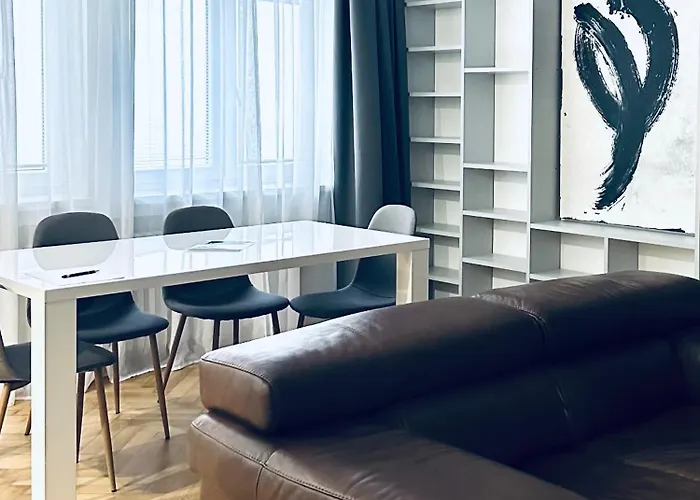 Apartman Alexander Library